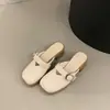 Estilo Coreano Sandália Meia Sola Feminina com Tira de Fivela Única e Biqueira Moda Tendência Verão Uso Externo 2026 Novas Sapatilhas Slip-on com Salto Bloco
