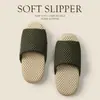 Pantuflas minimalistas de estilo japonés, silenciosas y antideslizantes, adecuadas tanto para hombres como para mujeres, perfectas para usar en verano con aire acondicionado y sobre suelos de madera; disponible al por mayor