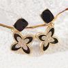 Brincos Pingente Flor de Quatro Pétalas Moda Europeia e Americana Elegantes Versáteis Luxo Leve Pendentes de Orelha Nicho High-end Brincos Simples para Mulheres