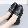 Mocasines Versátiles de Piel Suave Estilo Británico para Mujer 2026 Otoño Nuevo Estilo Zapatos de Piel para Madre Suela Suave Tacón Medio Zapatos Individuales para Mujer