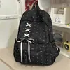 Mochila de bolinhas de alta qualidade para meninas, adequada para alunas do ensino fundamental II, com laço, grande capacidade e um design moderno e minimalista para uso escolar.