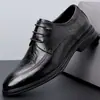 Sapatos Formais de Couro Masculinos para o Outono de 2026, Couro Bovino de Camada Superior Masculino Bico Fino Cadarço Couro Genuíno de Alta Qualidade Sapatos de Cavalheiro