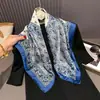 Lenço de Seda Elegante com Brocado para Protetor Solar da Temporada de Primavera, Lenço Quadrado Shawl Head Scarf com Estampa Floral Digital de Seda Artificial