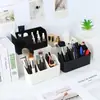 Organizador creativo de escritorio de tres compartimentos con rayas verticales para brochas de maquillaje, perfecto para residencias estudiantiles, tocadores y para organizar labiales y productos para el cuidado de la piel