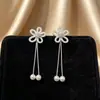Pendientes de Flor de Perla y Circonita Tridimensional de Nueva Moda Exquisita de Dongdaemun, Corea - Pendientes Versátiles para Mujer