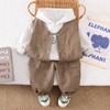 Roupa Infantil Roupa de Outono para Meninos Terno 2025 Novo Primavera e Outono Infantil Bonito Colete de Bebê Moletom com Capuz Conjunto Moderno de Três Peças