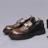 Mocasines casuales para hombre, zapatos pequeños de cuero, piel de vaca genuina que aumenta la altura, charol, punta redonda, suela gruesa, caña baja, estilo británico para estudiantes, zapatos de cuero