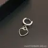Nuevos fabricantes de Yiwu al por mayor pendientes simples de moda hip-hop geniales de acero inoxidable pendientes estilo europeo y americano red roja con pendientes