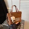 Nova Bolsa de Couro Leopard Print Retro Estilo Estrangeiro Ombro Cruzado Boston Bag Feminina Outono e Inverno 2025 Nicho Coreano