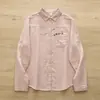 Colección Otoño 2026: Mariposa de estilo de dibujos animados japoneses bordada en el pecho, cárdigan de gasa de doble capa para mujer, camisa de manga larga