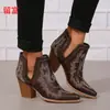 En stock nuevos zapatos de mujer vintage de talla grande de comercio exterior para la primavera de 2026, botas de cuero para mujer con tacón de cuña bordado negro