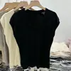 Camiseta de punto suave estilo coreano, cuello redondo bajo, con mangas acampanadas pequeñas para mujer, nueva camiseta básica sin mangas de verano 2025