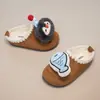 Estilo perezoso de personalidad nicho Zapatos Birkenstock Ropa para niños Pantuflas Otoño/Invierno 2026 Nuevos Zapatos de media zapatilla de punta cerrada para persona perezosa