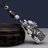 Llavero Colgante Retro Estilo Étnico Pixiu Calado para Hombres y Mujeres Llavero Creativo Personalizado Colgante de Coche
