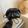 Bolso pequeño de alta gama con sentido transfronterizo para multitudes pequeñas para mujer, combina con todo, nuevo 2025, elegante bolso bandolera, moderno bolso nube plisado para mujer