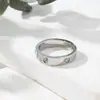 Anillo de titanio con diamantes para redes sociales, moda para hombres y mujeres, personalidad, estilo ins, viento frío, anillo para parejas, fabricantes, venta al por mayor