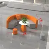 Edificio de Oficinas de Recepción y Capacitación Rojo Brillante Departamento de Ventas Área de Asientos Combinada Irregular con Sofá de Ocio y Mesa de Café para Recibir Invitados