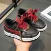 Tênis para meninos crianças grandes primavera 2025 infantil novo moda infantil tênis versátil sapatos casuais femininos sapatos de skate