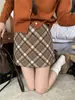Falda de lana de cintura alta para mujer 2024 nueva primavera y otoño retro cuadros rojos chica popular adelgazante falda de cadera línea A