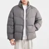 Chamarra de plumón Momiike para hombre con cierre completo y cuello alto 2025 Invierno Nueva Chamarra de plumón de color liso para hombre 88807
