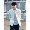 Camisa de manga larga con solapa de diseño verde claro para hombre, marca de moda, top de temperamento casual, sensación de alta gama, protección solar, chaqueta fina