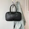 Bolsa de mão feminina única, bolsa de ombro Boston, nova moda 2026, bolsa transversal casual trançada, bolsa tipo travesseiro versátil
