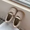 Zapatos Peludos de Moda Retro para Bebé 2026 Invierno Niñas Forro de Terciopelo Cálido Zapatos Mary Jane Suela Suave Zapatos de Algodón Peluche