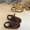 Tênis de treino retro alemão Guyun feminino com solas grossas, nova coleção de outono 2026, versátil, que aumenta a altura, tênis casuais, sapatos de mola para mulheres