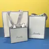 Ventas Directas de Fábrica Precio al por Mayor Logo Personalizado Esquina Redondeada de Alta Gama Caja para Anillo de Boda de Terciopelo Gris Caja de Empaque para Joyería