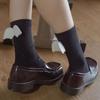 Meias femininas brancas estilo japonês com asas pequenas e macias, meias fofas estilo lolita coreano de comprimento médio, estilo celebridade da internet, combinando com todos os tipos de desenho animado simples