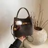 Bolsos de Mujer de Gama Alta de Nicho 2025 Nuevo Otoño e Invierno Retro Versátil Bolso Cruzado Bolso de Mano Casual para el Trabajo Bolso Cubo