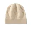 Gorro de cachemira de color liso, nuevo estilo otoño/invierno, tejido de punto trenzado grueso, casual, que cubre las orejas, cálido y con diseño de copa redonda
