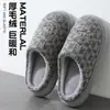Pantuflas de felpa de algodón a cuadros retro para otoño e invierno para parejas, logo bordado, suela suave, pantuflas cerradas cálidas para el hogar