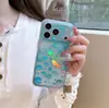 Elegante funda de teléfono con patrón de pez láser azul degradado, adecuada para iPhone 17, Apple 16 Pro Max/15 Pro, con un tacto de alta gama