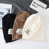 Otoño e Invierno nuevo estilo coreano de celebridad de internet etiqueta de tela con letras gorro de montón gorro para el frío para el pelo de TikTok gorro fino de pareja para el encierro para niños