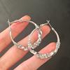 Anillo de diamantes de imitación trenzado liso, pendiente de moda 2024, pendientes exagerados de alto sentido del temperamento para mujeres