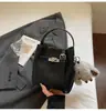 Bolso Cubo Simple y Elegante para Mujer 2026 Nuevo Bolso de Hombro Retro de Nicho Bolso Cruzado Casual para el Día a Día
