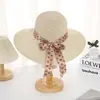Chapéu de Sol de Verão Feminino com Aba Larga e Fita de Laço Chapéu de Sol para Uso Externo Doce Chapéu de Praia para o Litoral