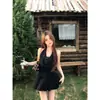 Vestido de Renda Falso Duas Peças com Gola Halter para Mulheres, Novo Estilo Verão 2026, Elegante e Sedutor, Vestido Curto que Marca a Cintura