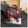 Bolsa de Mão Retro de Nicho Feminina 2024 Outono e Inverno Nova Exquisita Simples Moda Bolsa de Ombro Casual Versátil Bolsa Transversal