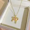 Moderna Cadena Clavicular de Acero de Titanio con Trébol de Cuatro Hojas Clásico Japonés y Coreano para Mujer, Elegante y Lujosa Cadena de Zirconia, Accesorio Versátil Exquisito
