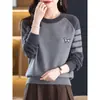 Suéter de Tricô com Gola Redonda 26 para Mulheres, Novo Estilo Outono e Inverno, Color Blocking Juvenil, Caimento Solto, Emagrecedor, Elegante, Versátil, Blusa de Manga Longa para Usar por Baixo