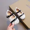 Zapatos de Cuero de Lunares Nuevos para Niños de Primavera y Otoño, Zapatos de Princesa para Niñas, Zapatos Blandos para Caminar para Bebés, Zapatos Planos Mary Jane con Velcro