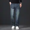 Calça masculina de brim escovado com forro de fleece, corte solto, estilo perna reta, adequada para outono e inverno, projetada para homens de meia-idade, com um forro de fleece mais grosso e fino, calça comprida