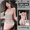 Lencería transparente de encaje dorado con un lazo juguetón, diseñada para momentos coquetos y sensuales, puro deseo y seducción, ropa de dormir