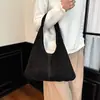 Bolso de hombro tipo tote de gamuza de moda retro perezoso para otoño e invierno para mujer 2026 nuevo bolso versátil para el día a día y el trabajo
