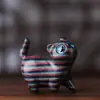Eucalipto Arcoíris Lindo Gato Pieza de Mano Gato Arcoíris Cabeza Inclinada Adornos de Escritorio de Gato Talla de Madera Pequeñas Artesanías Regalos