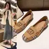 Sapatos Rasos Quadrados Color Block 2025 com Salto Baixo, Moda Xadrez, Sapatos Versáteis Estilo Retrô de Hong Kong com Fivela de Metal e Strass para Mulheres