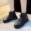Botas Martin Negras Versátiles Estilo Británico Aumentadoras de Altura para Motocicleta Cortas JK2026 Invierno Con Cordones Forradas de Felpa Retro Suela Gruesa Cremallera Lateral