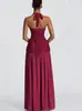 Vestido de festa romântico e elegante estilo francês com fenda, saia longa, cintura com amarração, aplicação de renda, gola halter e sem alças